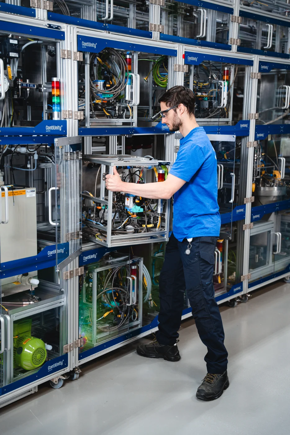 image of team discussion (for a hr tech)