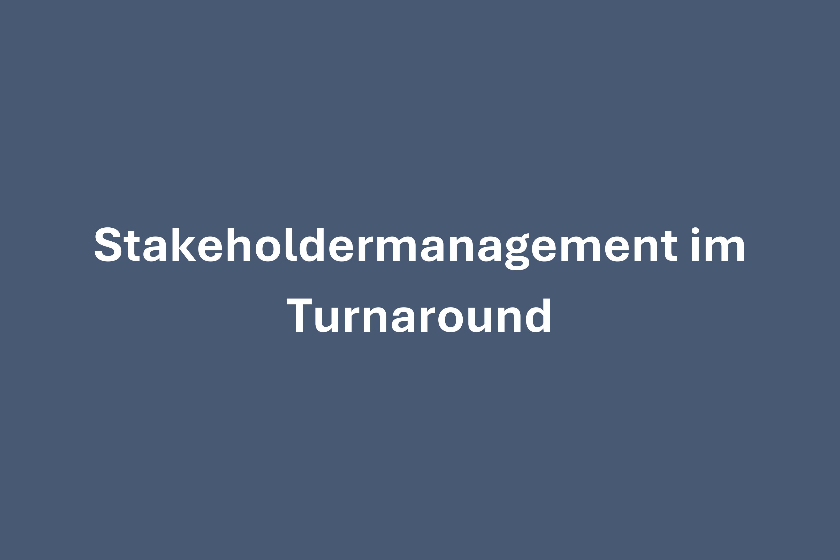 Blaues Titelbild mit dem Text "Stakeholdermanagement im Turnaround"