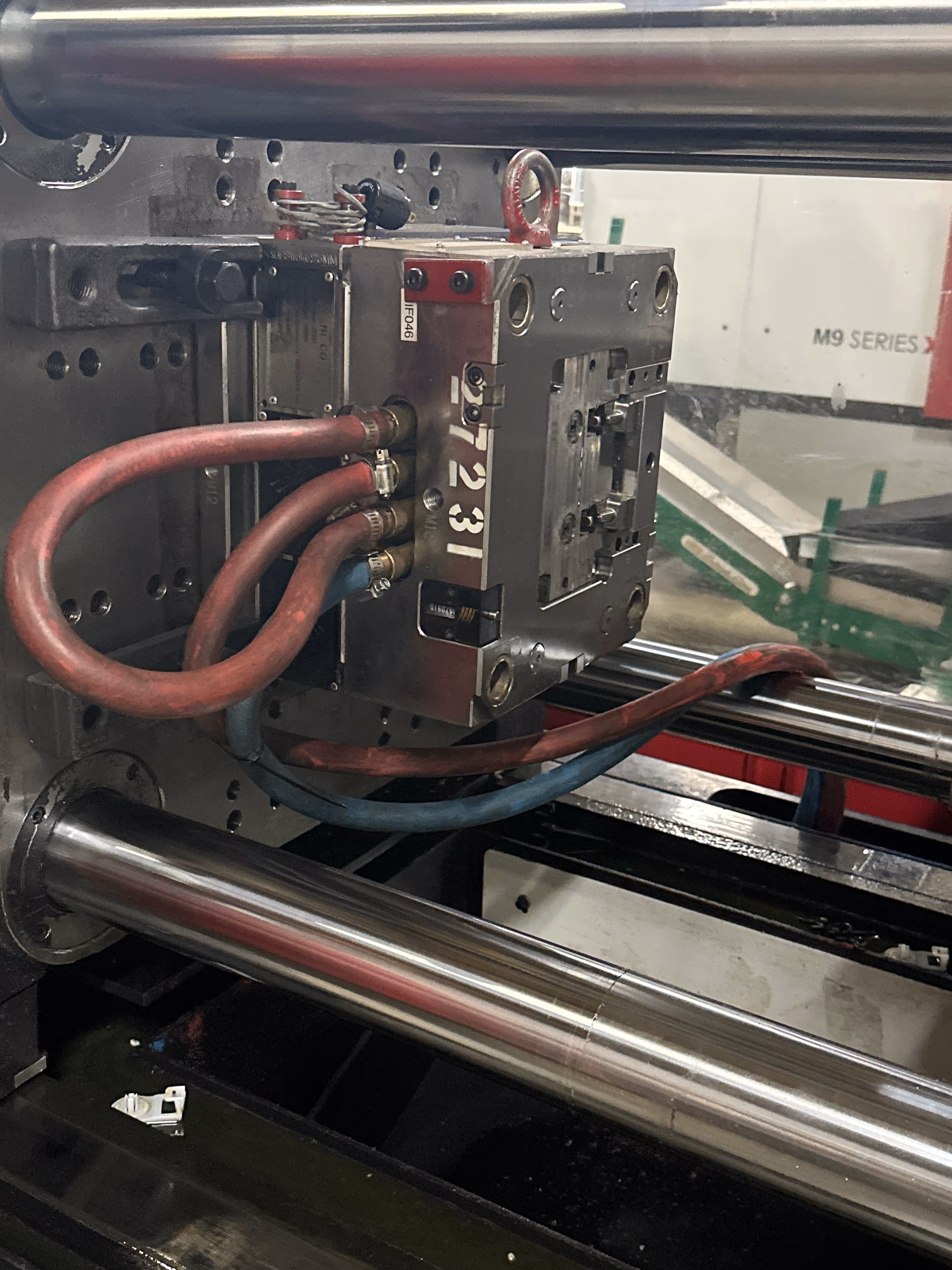 Plastic injection mold with a SensPro IOT™ tag