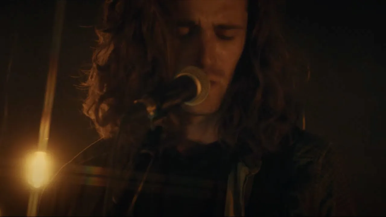 Distressor、新曲“Broken Glass”のMVを公開｜エモ×シューゲイズの新境地へ