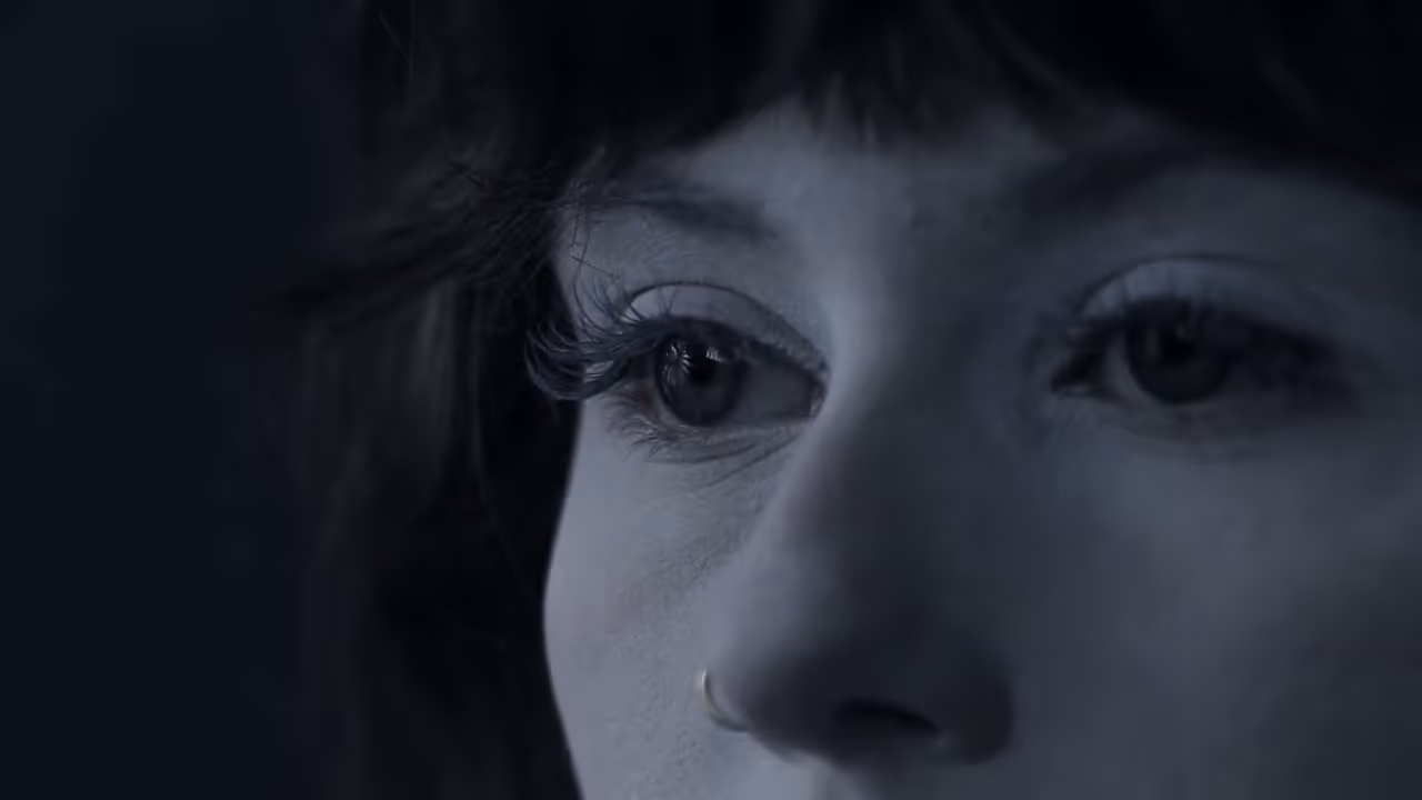 Gísli Gunnarsson、ニューアルバムから“Andlitin í Berginu”のMV公開｜失われた精霊たちへの哀悼歌