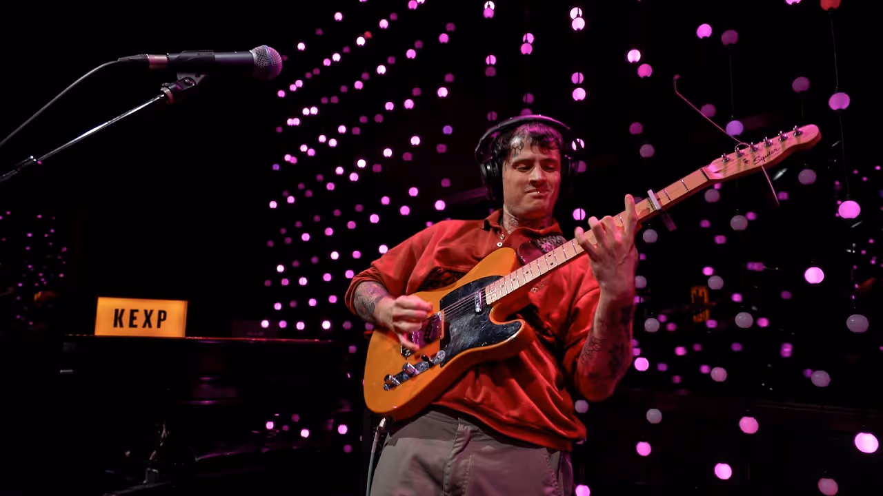 Sadness、KEXPでのライブ映像を公開｜ブラックゲイズ界の哀しみの化身が表舞台に姿を現す