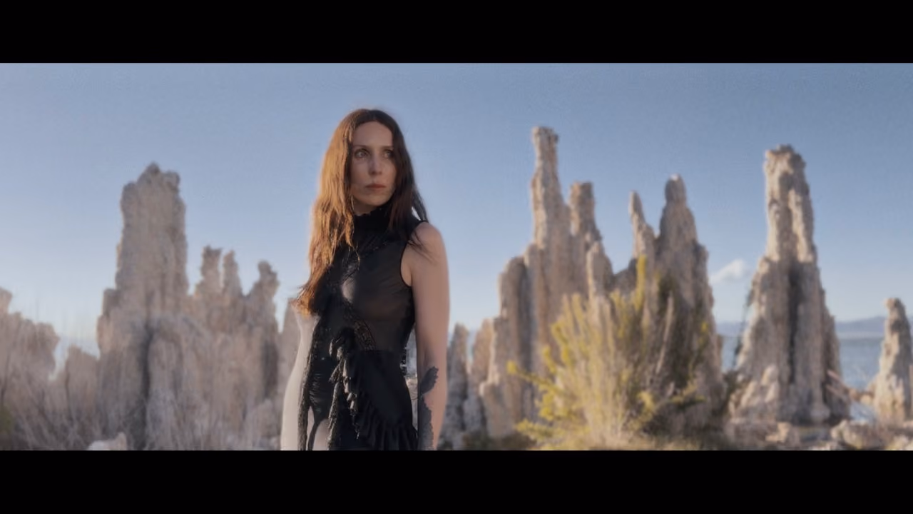 Chelsea Wolfeが新曲“Death is Not the End”と“The Dark”をリリース｜MV公開＆ワールドツアー開催へ