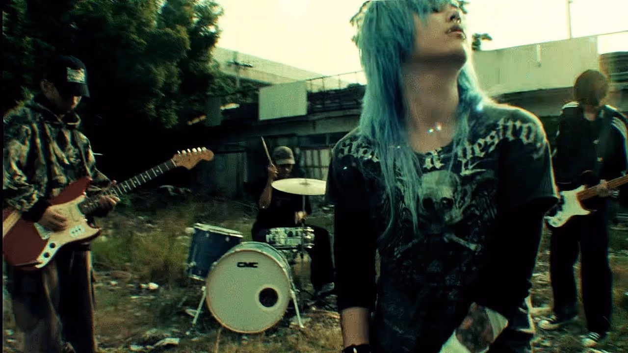 Slowwves、新曲“Killed by Egoistic Disease”のMVを公開｜ゴス、グランジ、ニューメタルを取り入れたダークな新境地