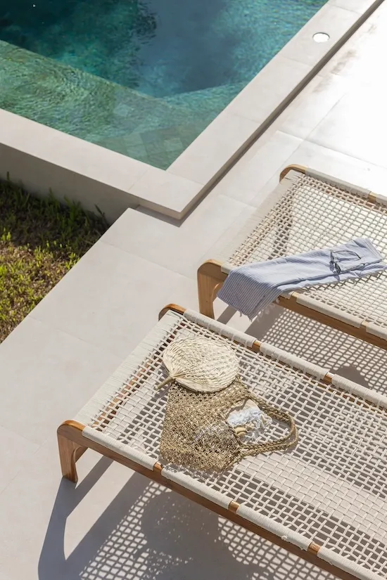 Sunbed with beach bag and a fan