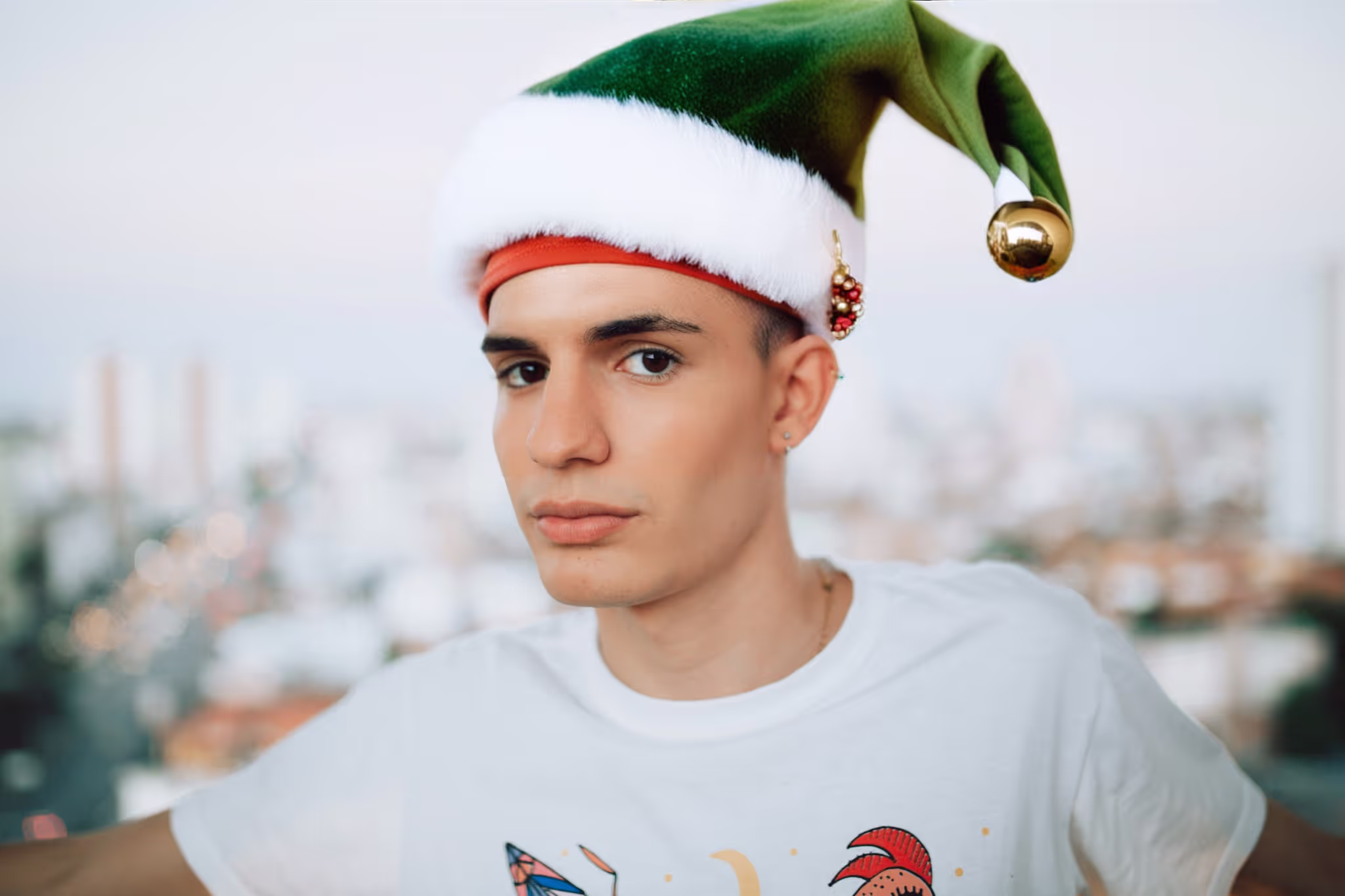 फोटो में एल्फ हैट जोड़ें