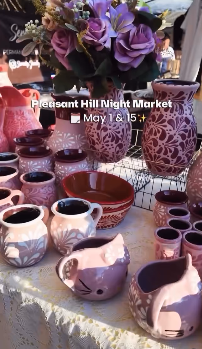 Market with vases for sale