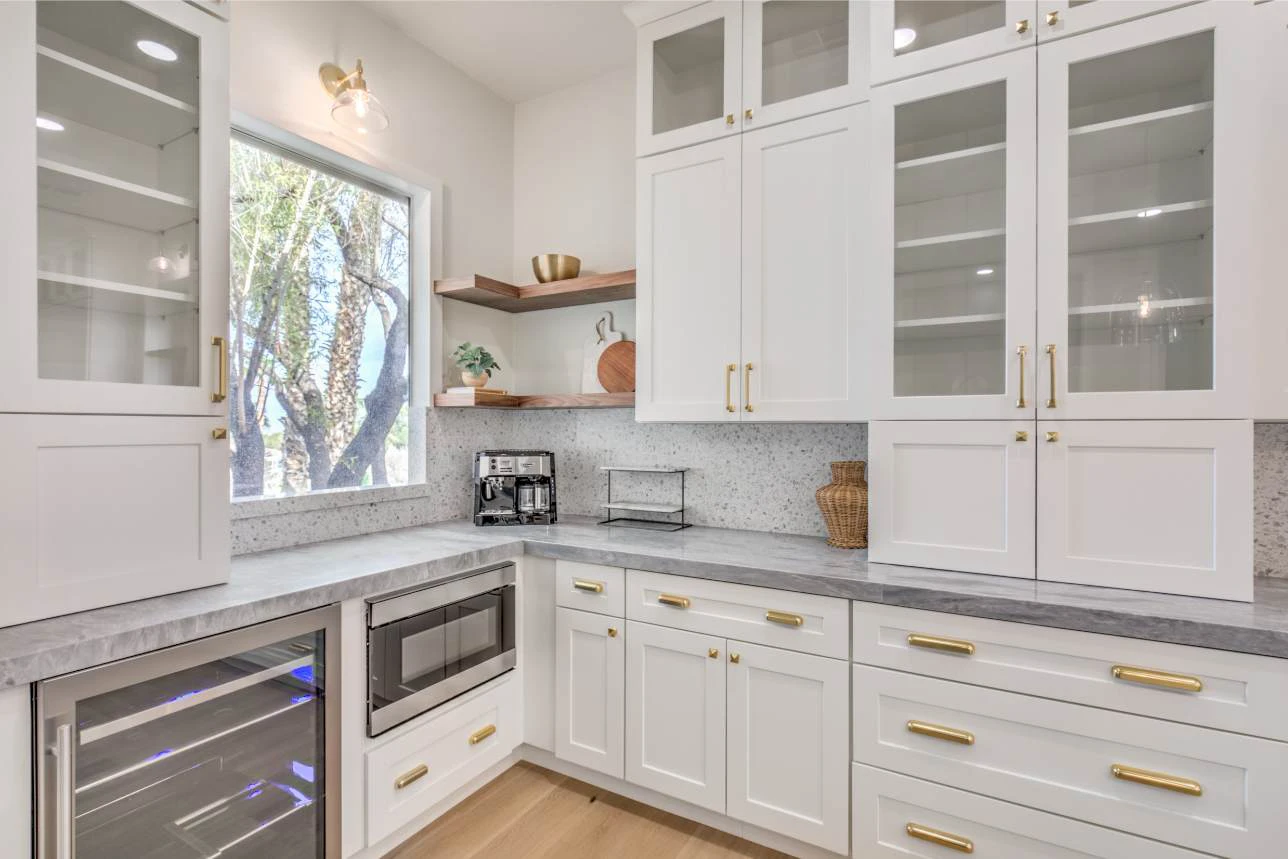 Minor kitchen remodel Minor kitchen remodel with refaced cabinets and new countertops, a high-ROI update
