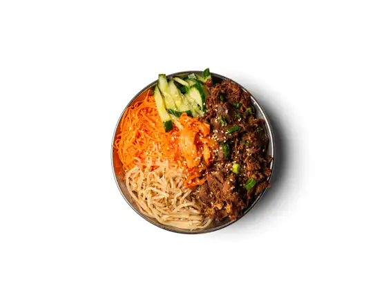Bulgogi Bap de Chikin Bang, bol coréen avec bœuf mariné Bulgogi, riz blanc et légumes frais.