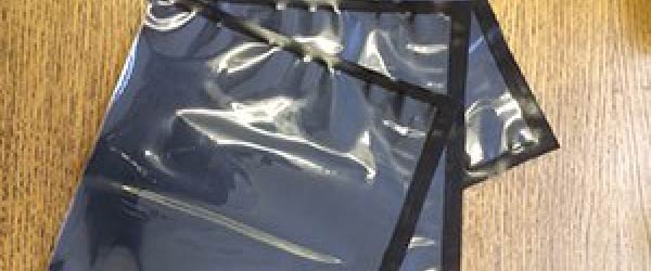 Black vacuum pouches for game processors