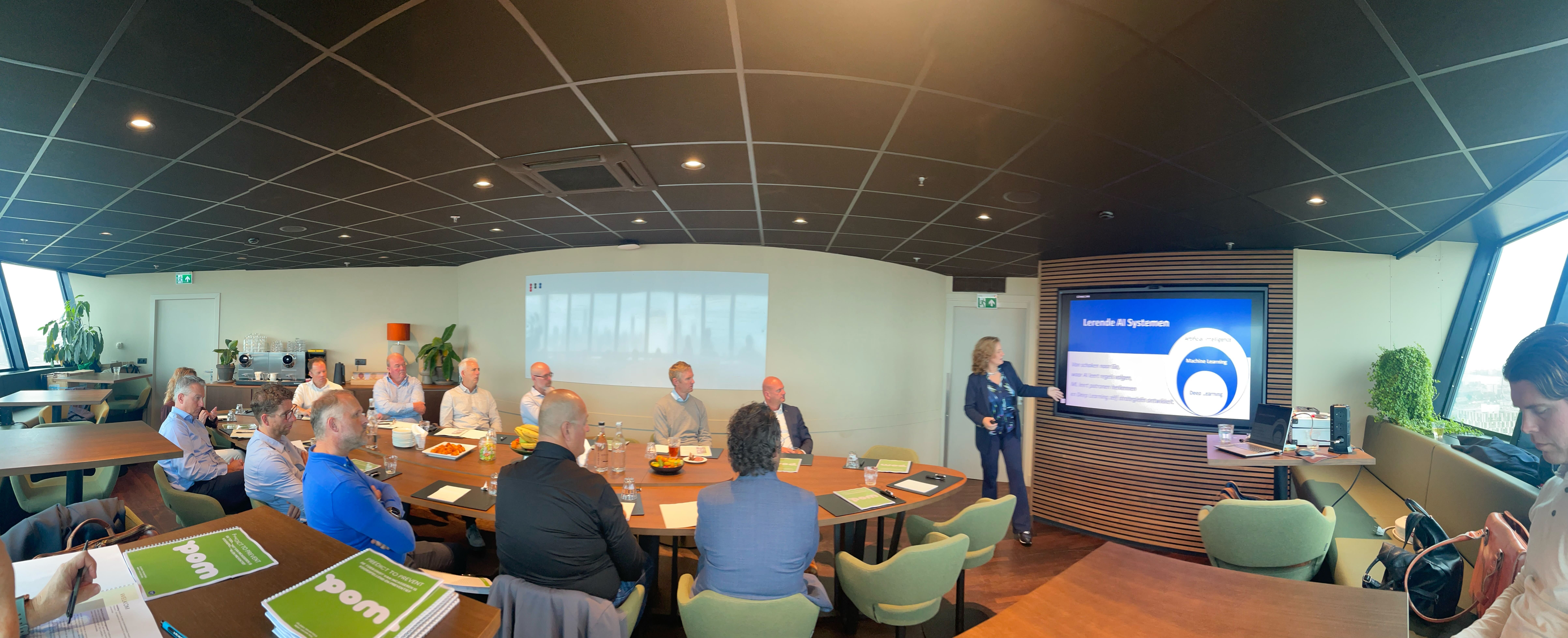 Rondetafelsessie op de Euromast