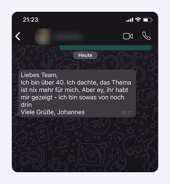 WhatsApp-Nachricht von Johannes mit positivem Feedback an sein Team, abends um 21:23 erhalten.