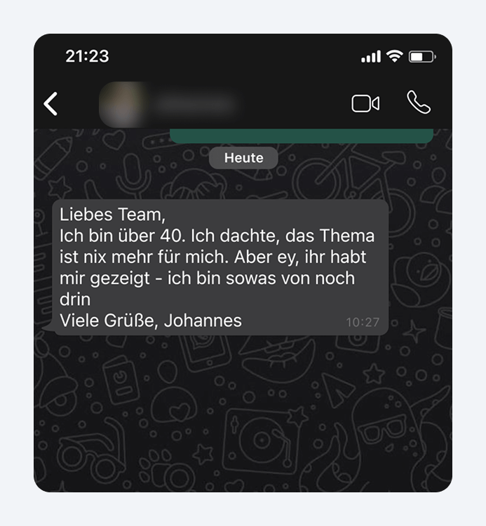 WhatsApp-Nachricht von Johannes mit positivem Feedback an sein Team, abends um 21:23 erhalten.
