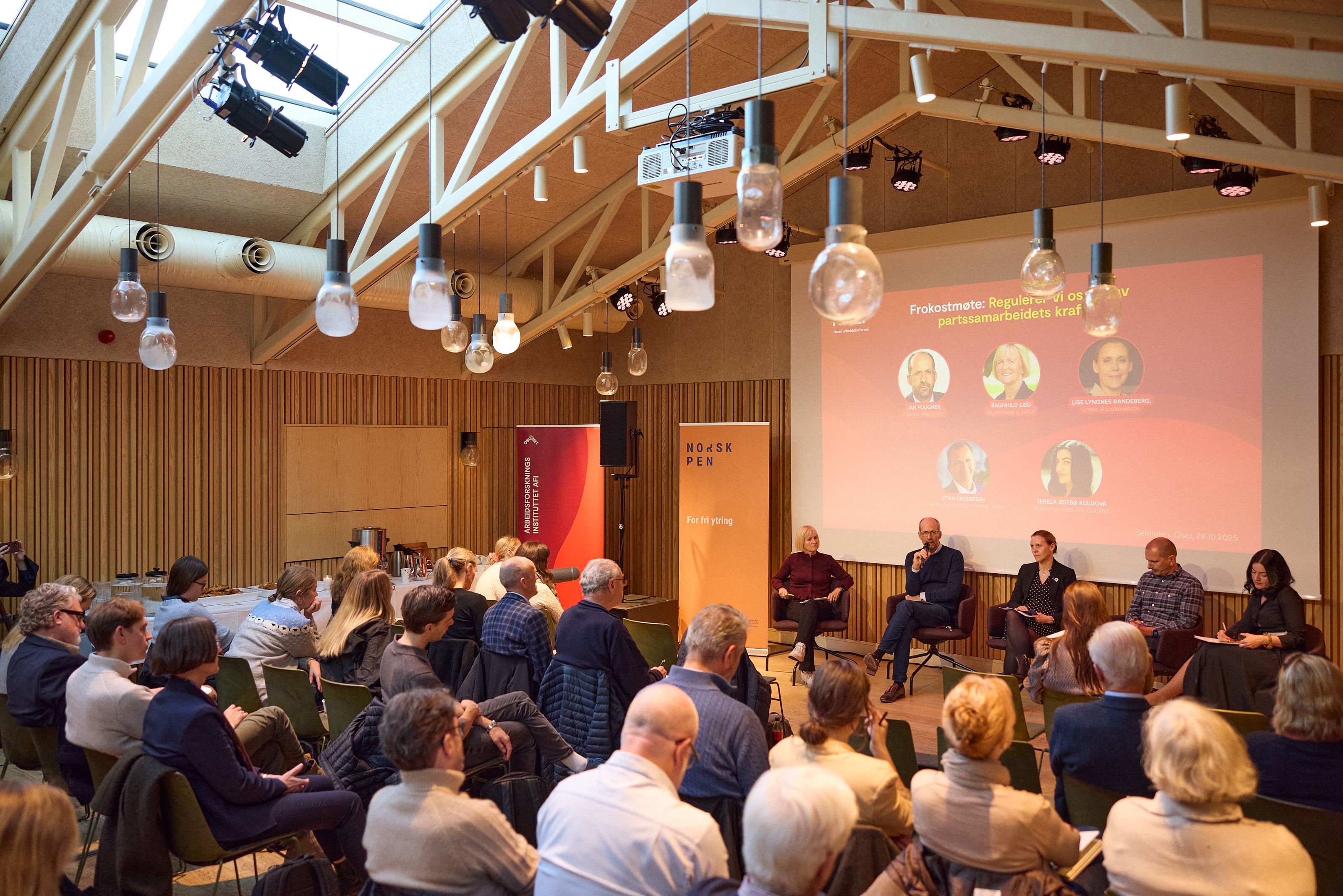 Klasseromsoppsett i Kronesalen på Sentralen.