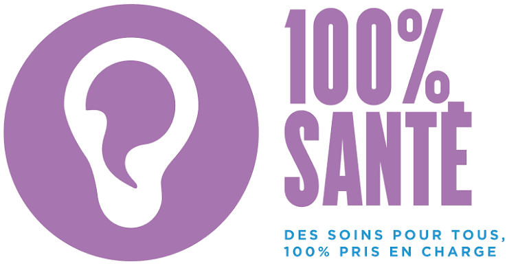Audioprothésiste expliquant le dispositif 100% Santé à un patient senior dans un centre auditif à Paris