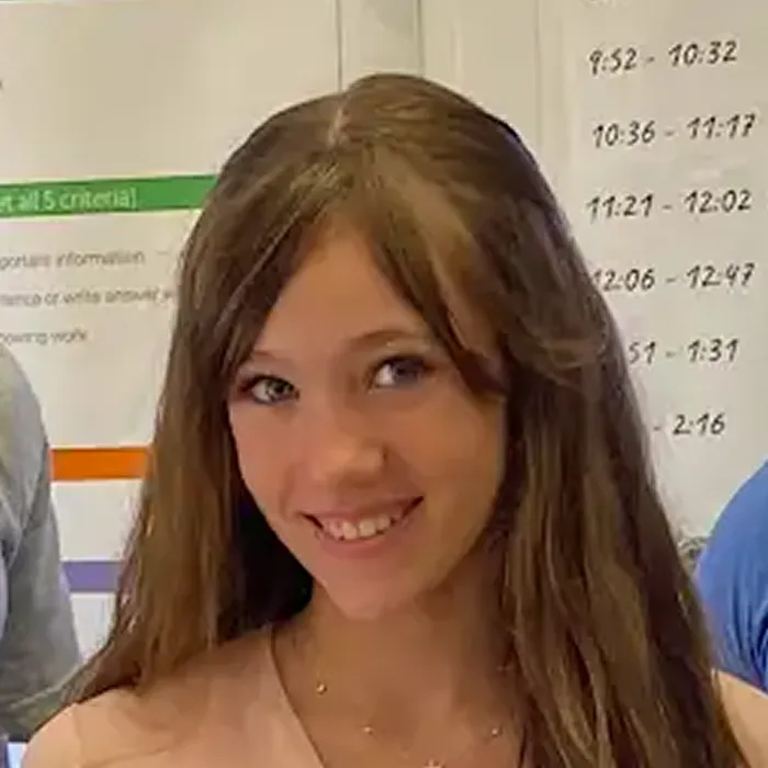 Alexis Ryan headshot