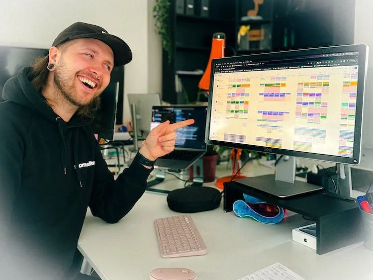 Nick points at team schedule in Float