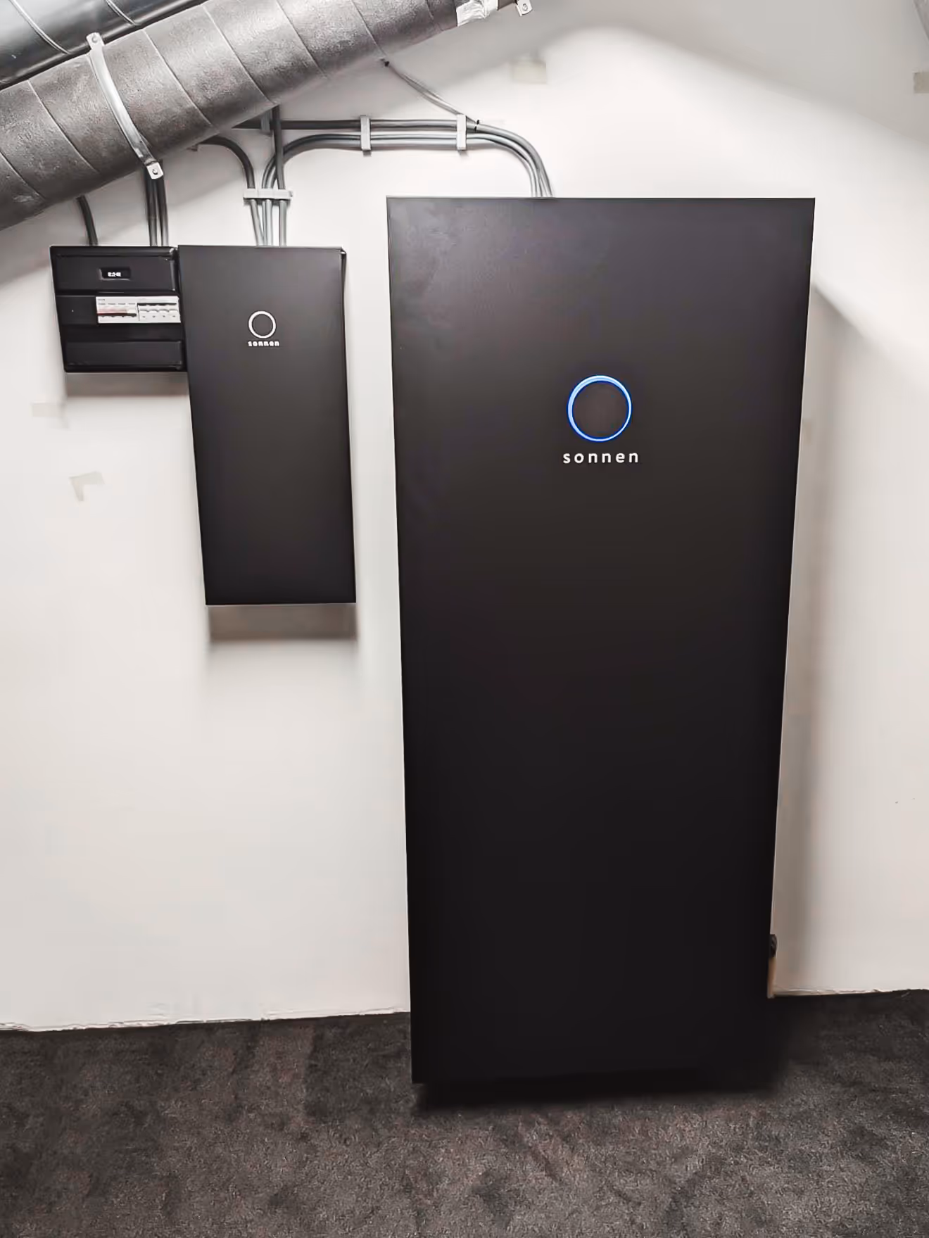 Een sonnen thuisbatterij installatie