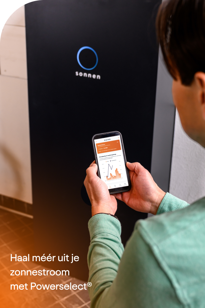 persoon met energie-app voor batterij