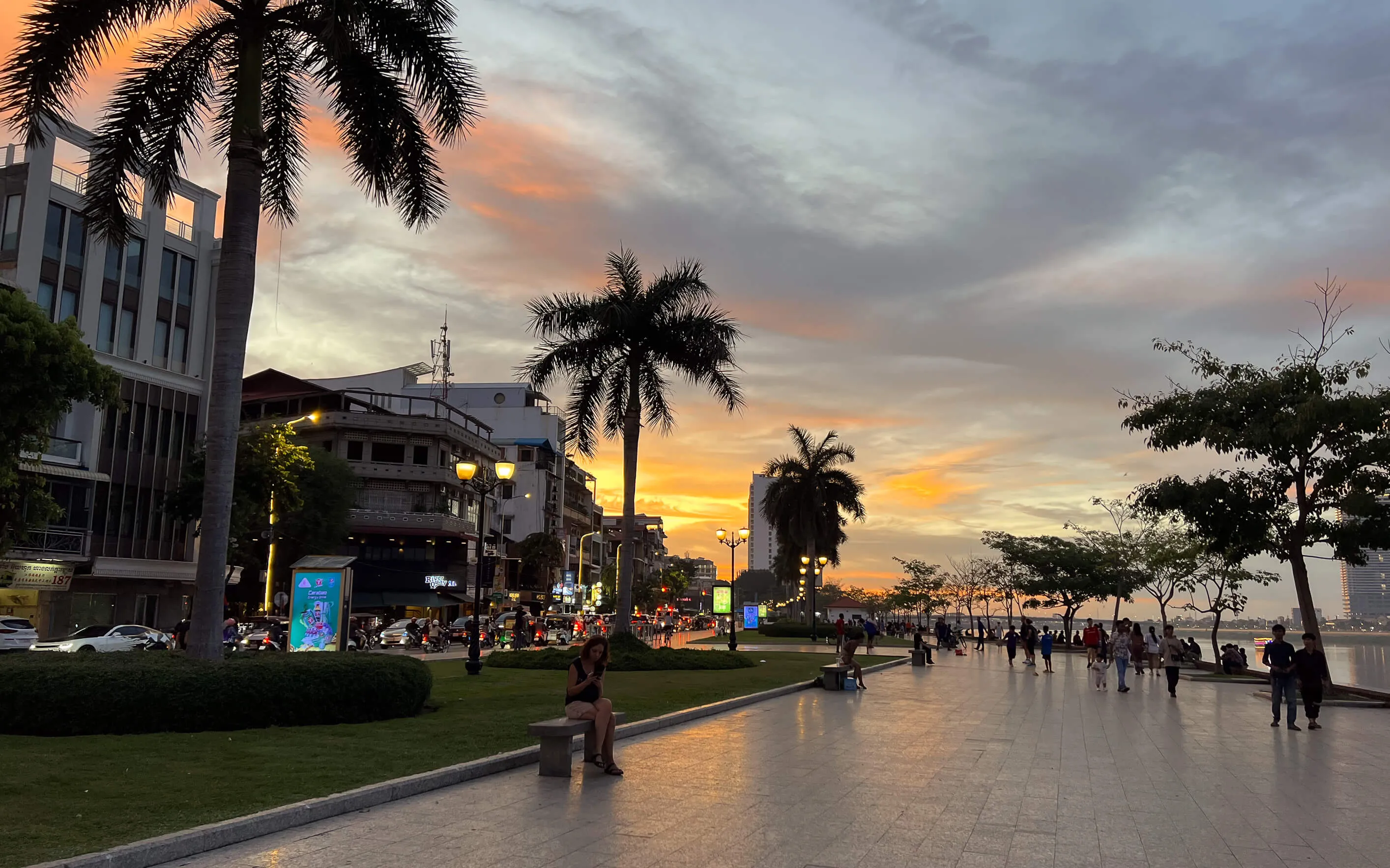 Sisowath Quay zum Sonnenuntergang
