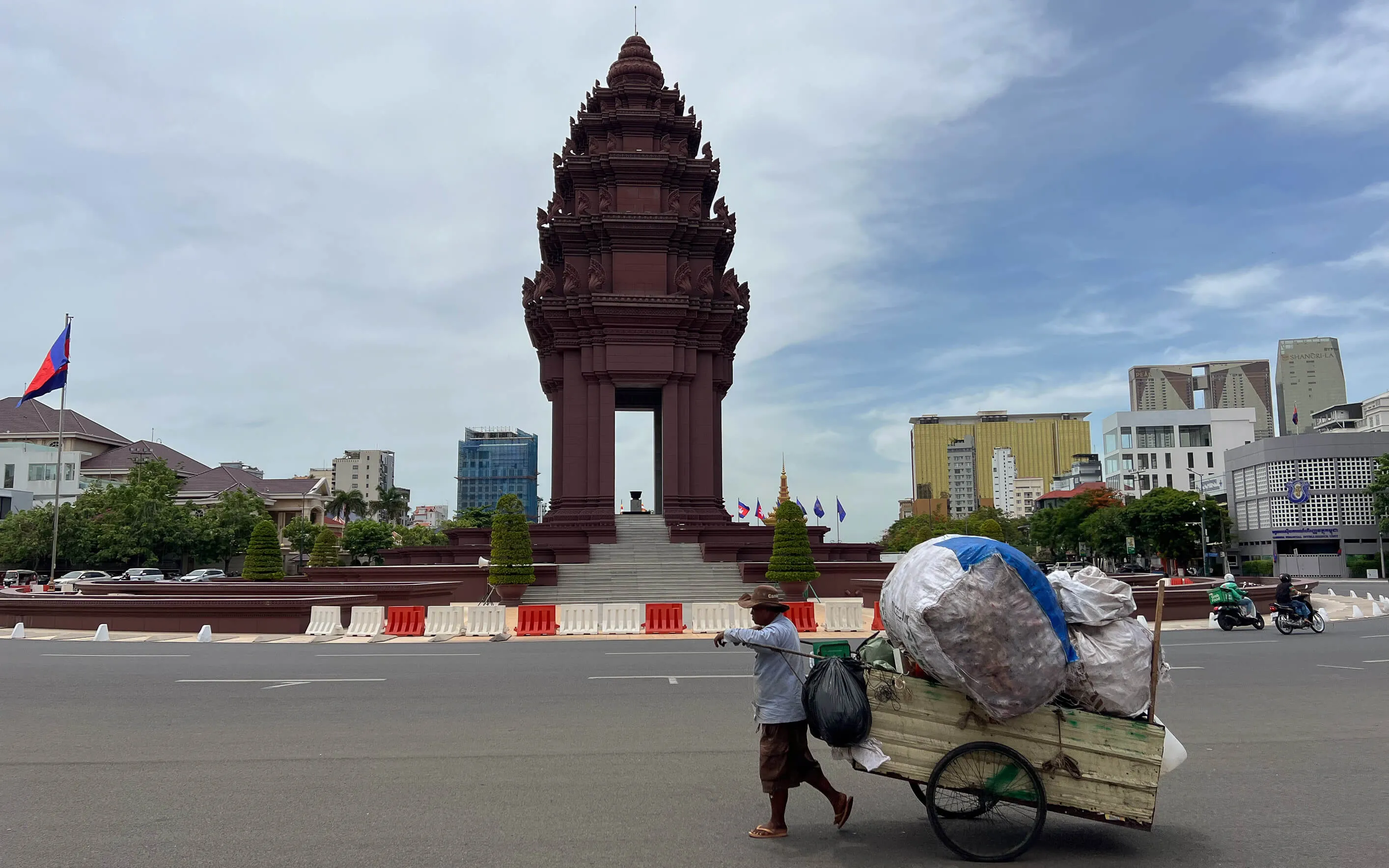 Independence Monument bei Tag