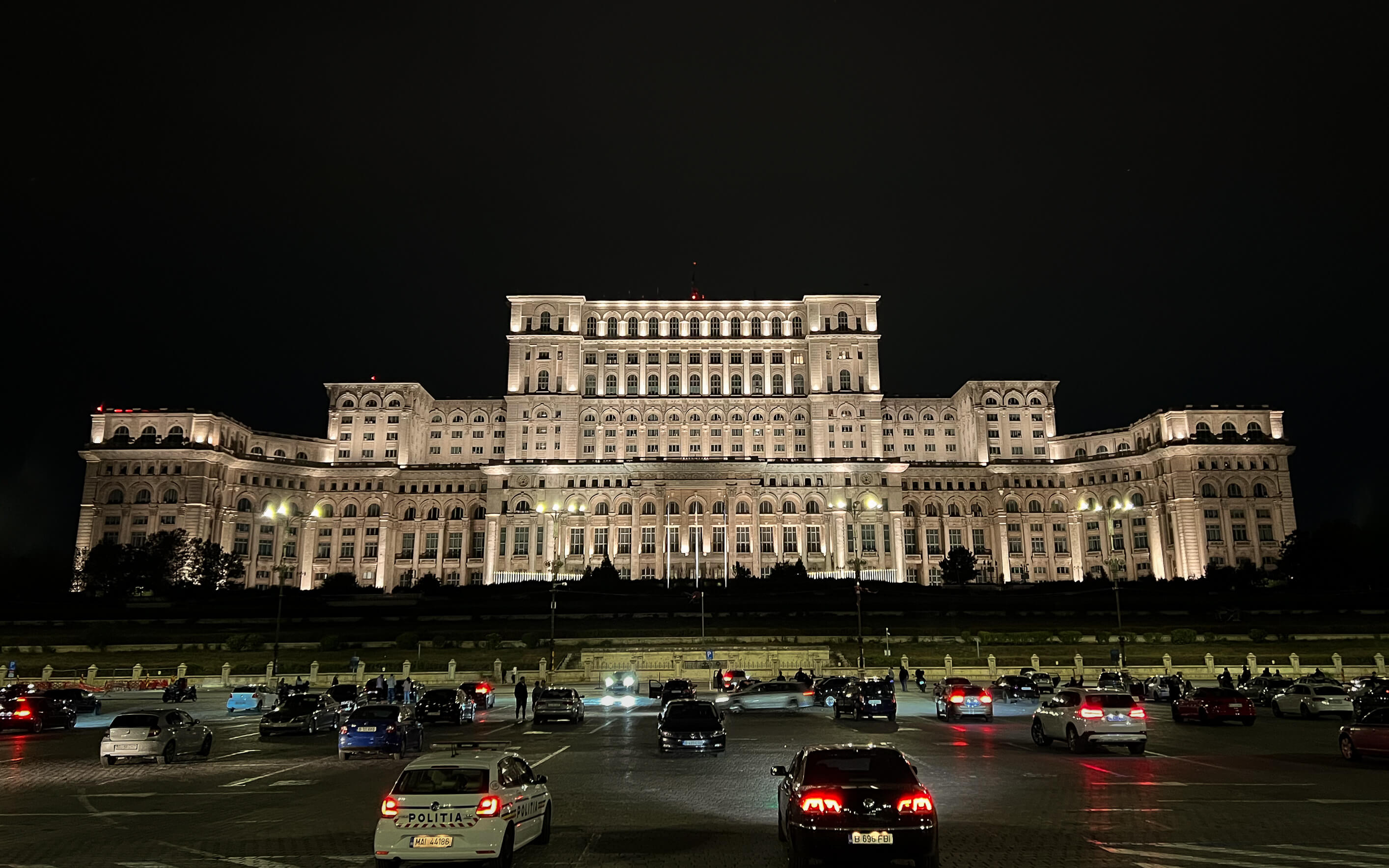 Parlament von Bukarest bei Nacht