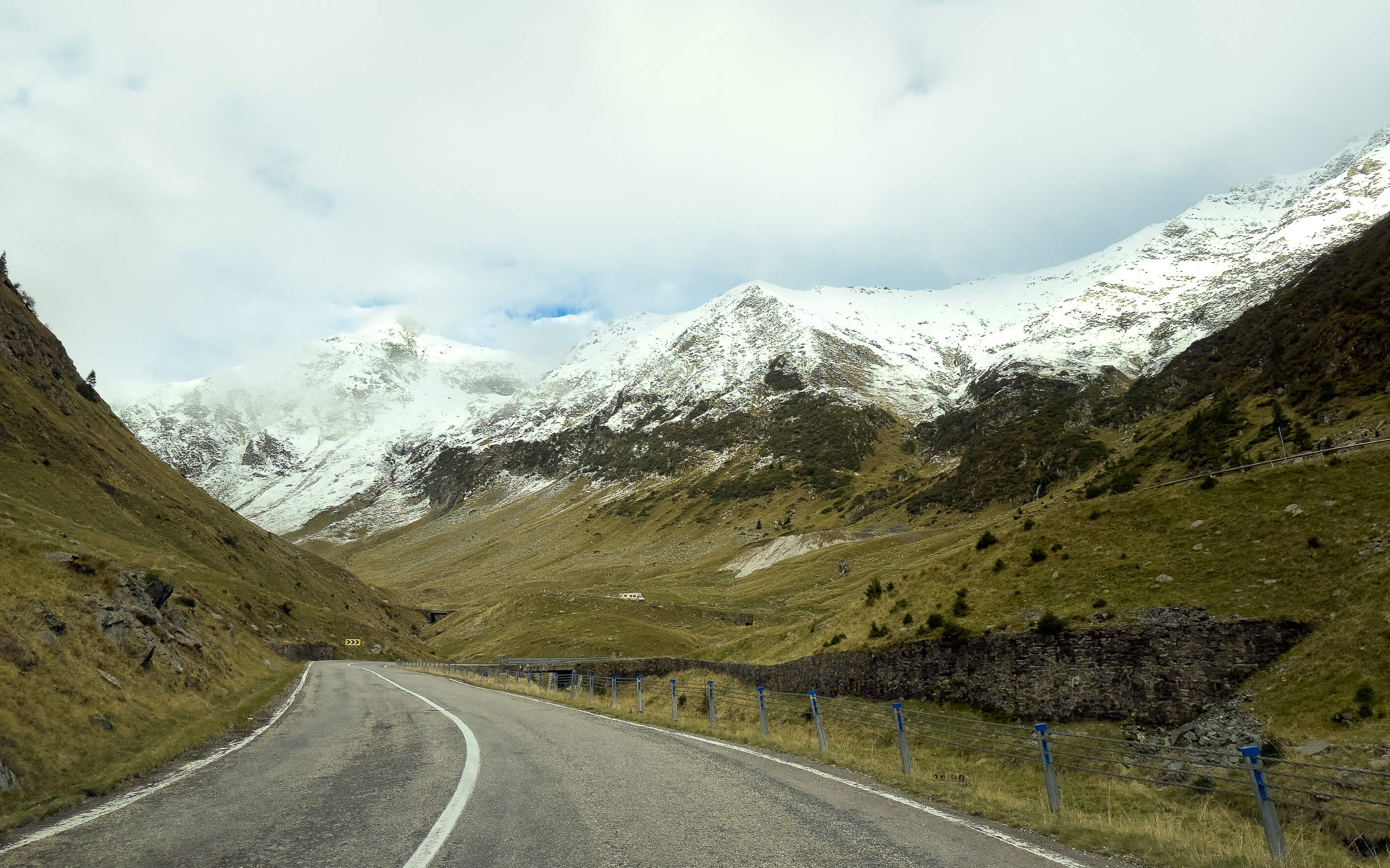 Transfăgărășan Gipfel mit Schnee