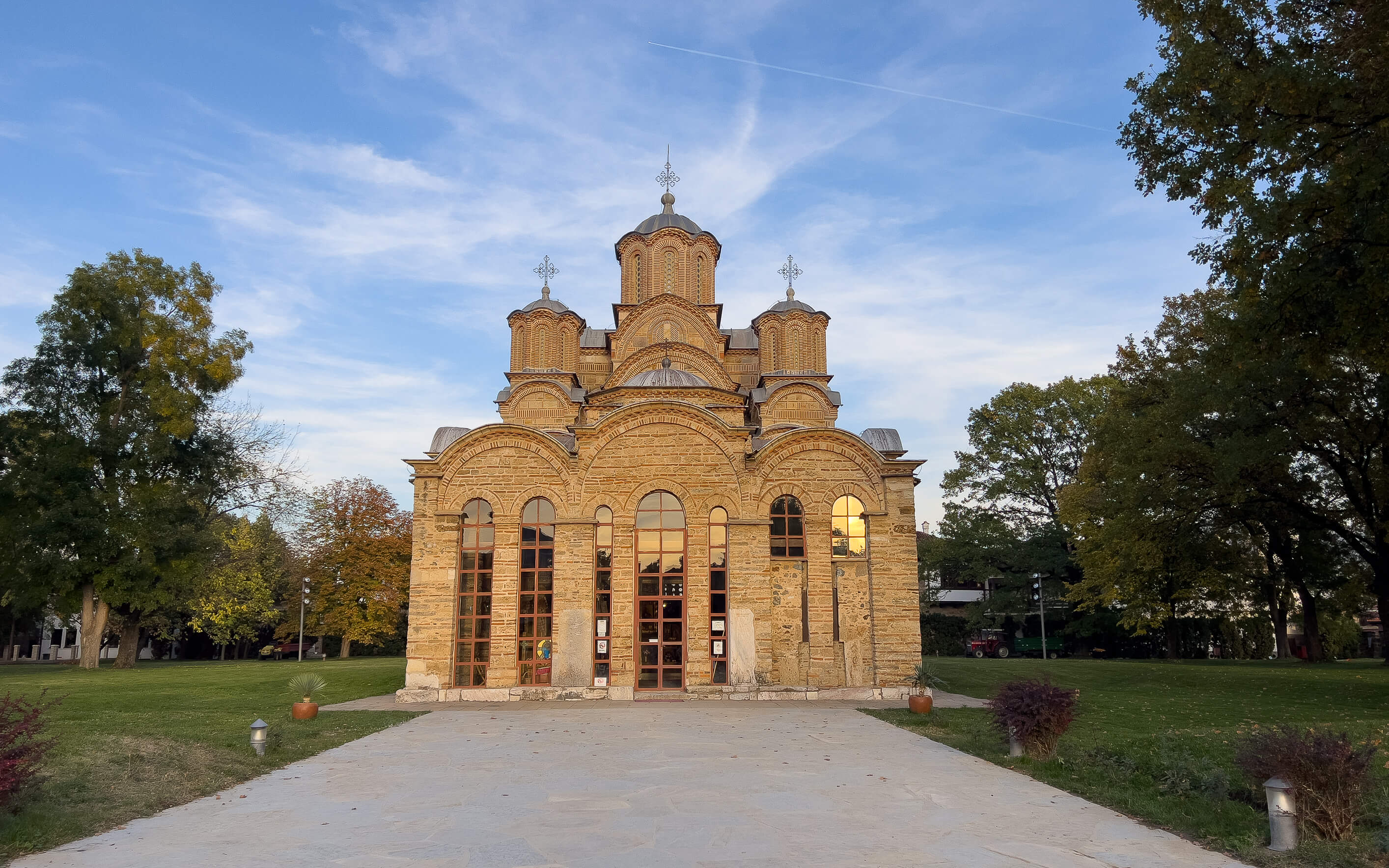 Kloster Gračanica zum Sonnenuntergang