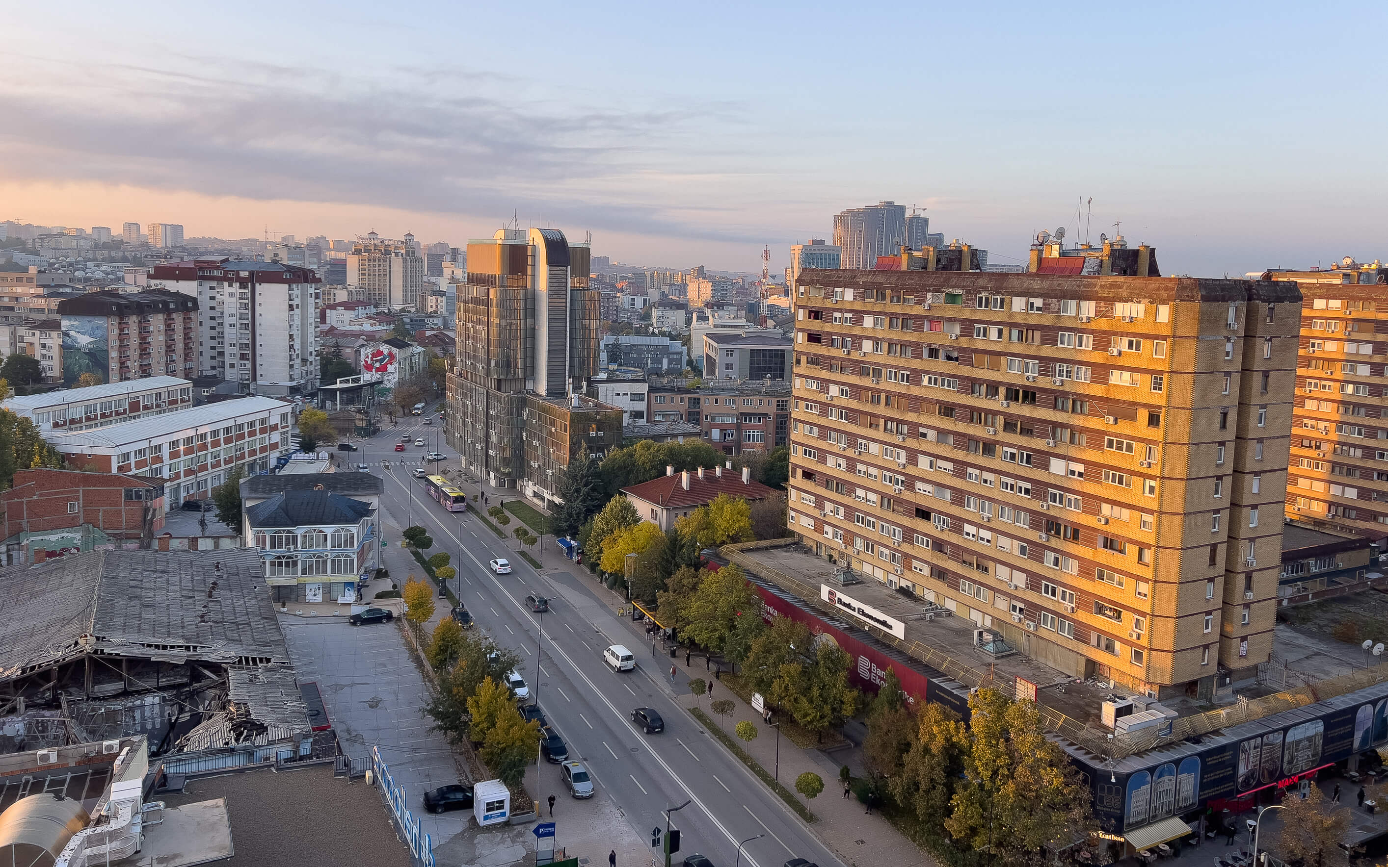 Pristina um Sonnenaufgang