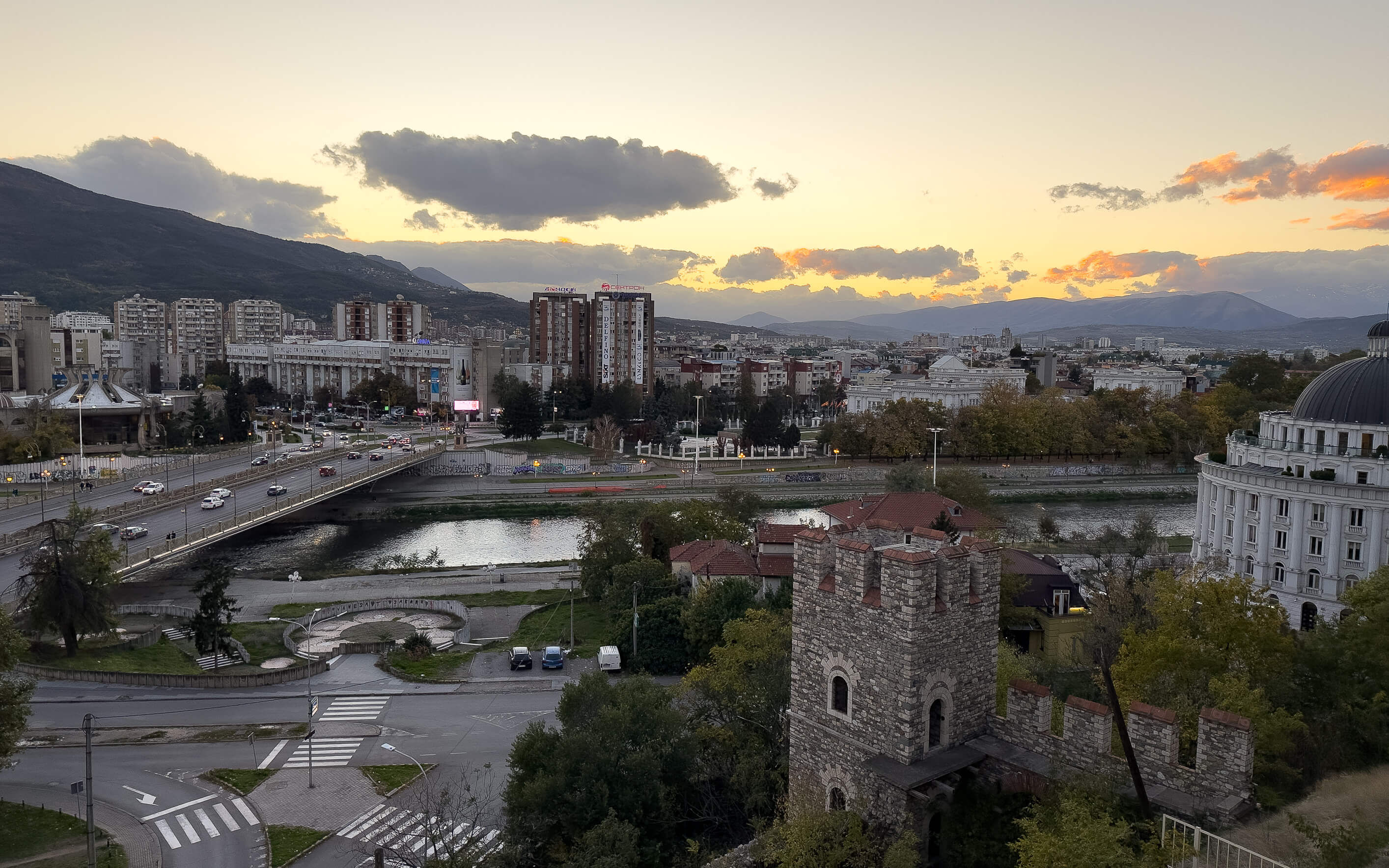 Skopje zum Sonnenuntergang