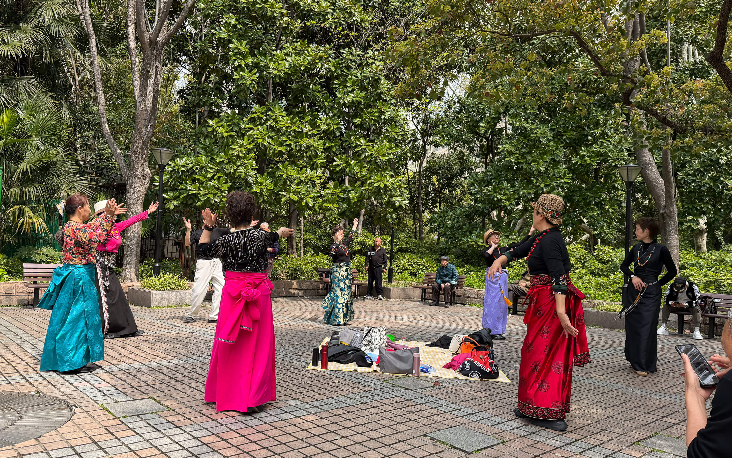tanzende Frauen im People’s Park Shanghai