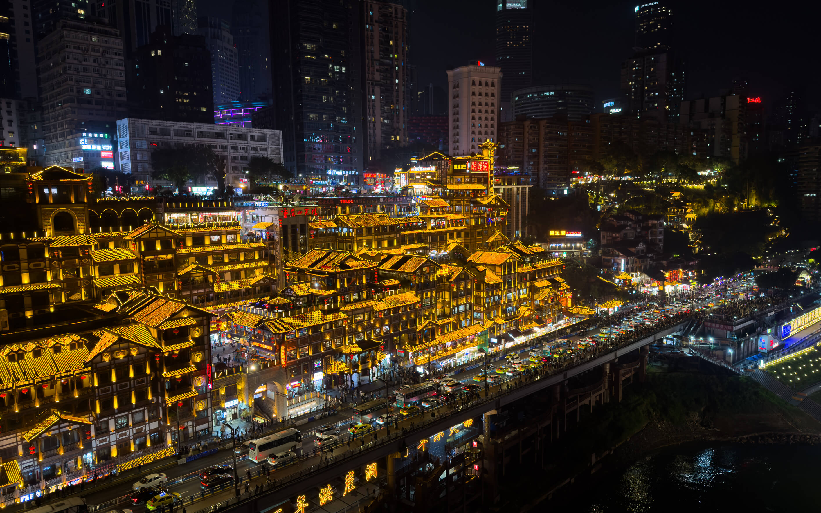 Hongya Cave von oben bei Nacht