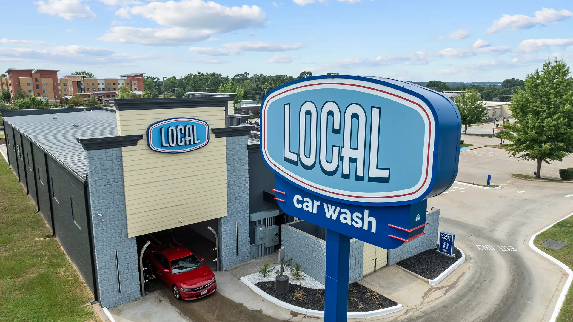 car wash tobacco road Augusta, Ga USA - 04 15 21: Inside of a new automatic brick building - Stock Photo River Club Car Wash: SR70