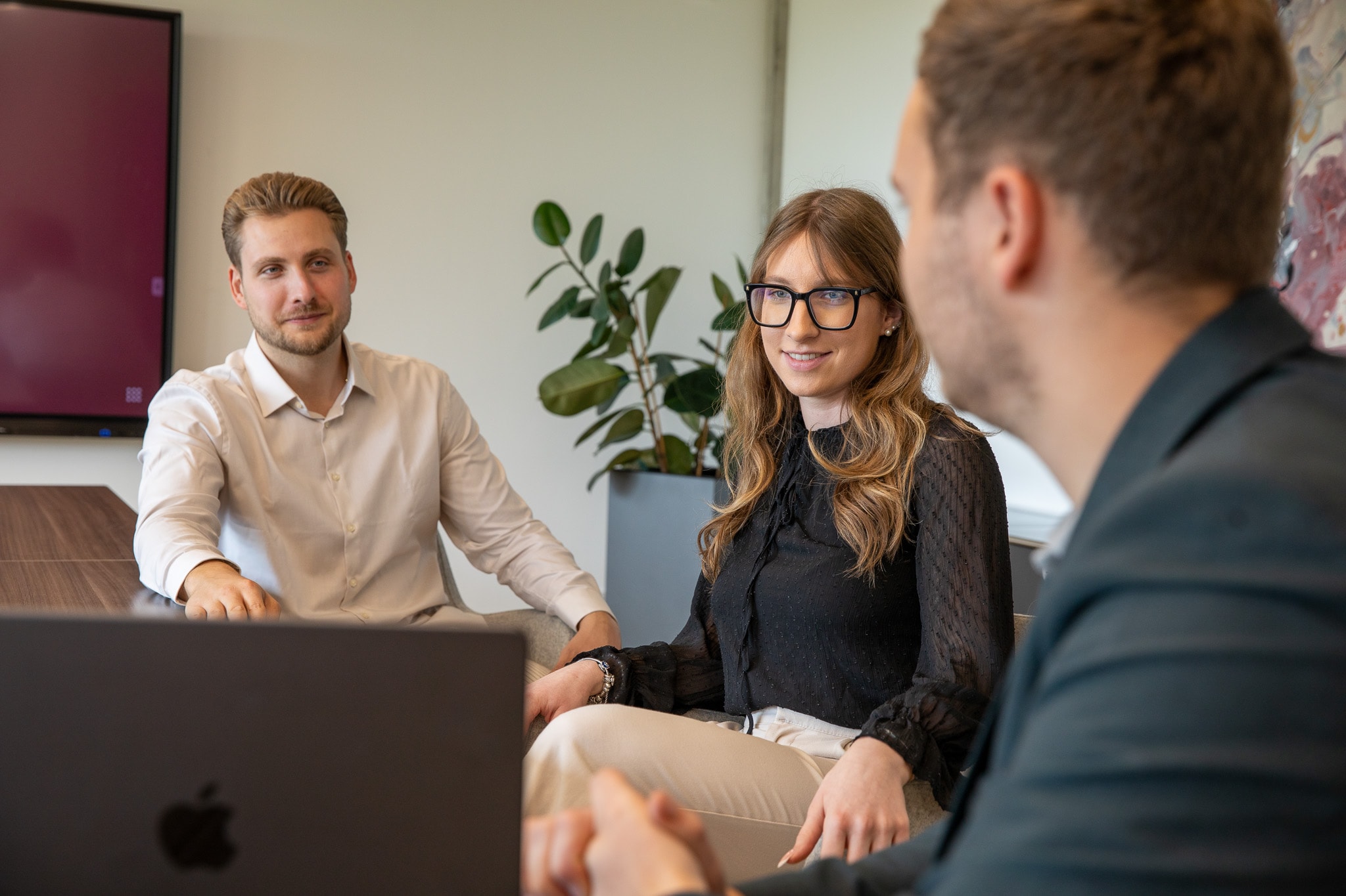 Team diskutiert steuerliche Möglichkeiten der AfA bei denkmalgeschützten Immobilien.