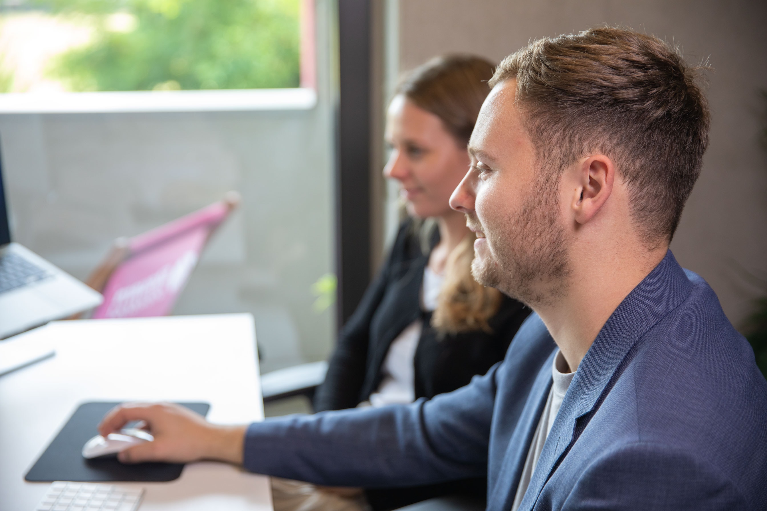 Teamarbeit im Steuerberater-Studium: Praxisnahe Einblicke in den Berufsalltag.
