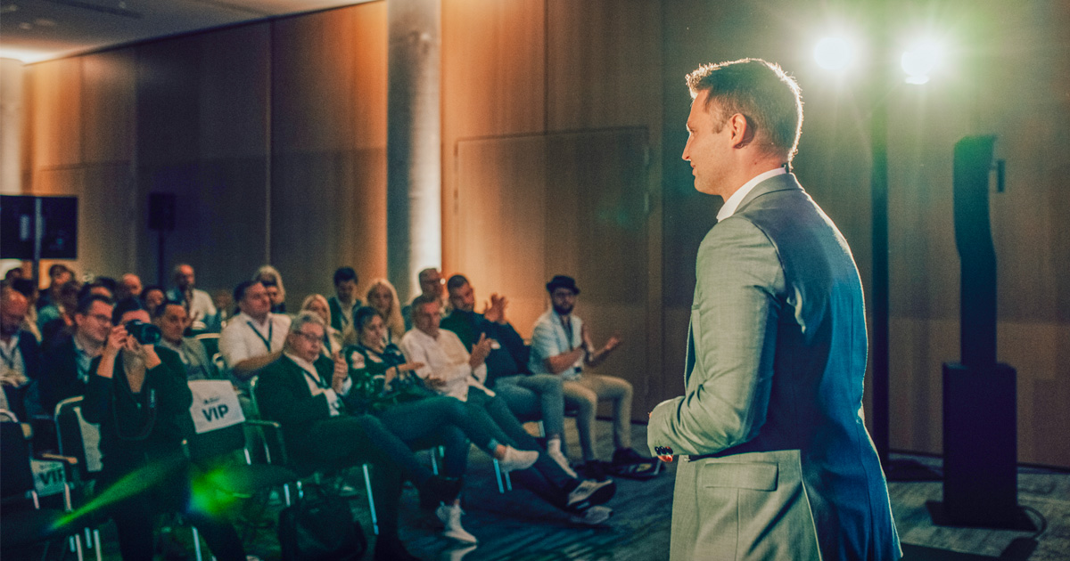 Vortrag über steuerliche Gestaltungsmöglichkeiten von Familienvermögen und Familienstiftungen.