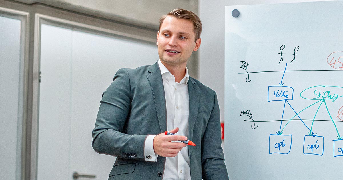 Wegzugsbesteuerung vermeiden: Steuerberater David Kasper erklärt Strategien zur steuerlichen Optimierung bei Wegzug aus Deutschland nach § 6 AStG