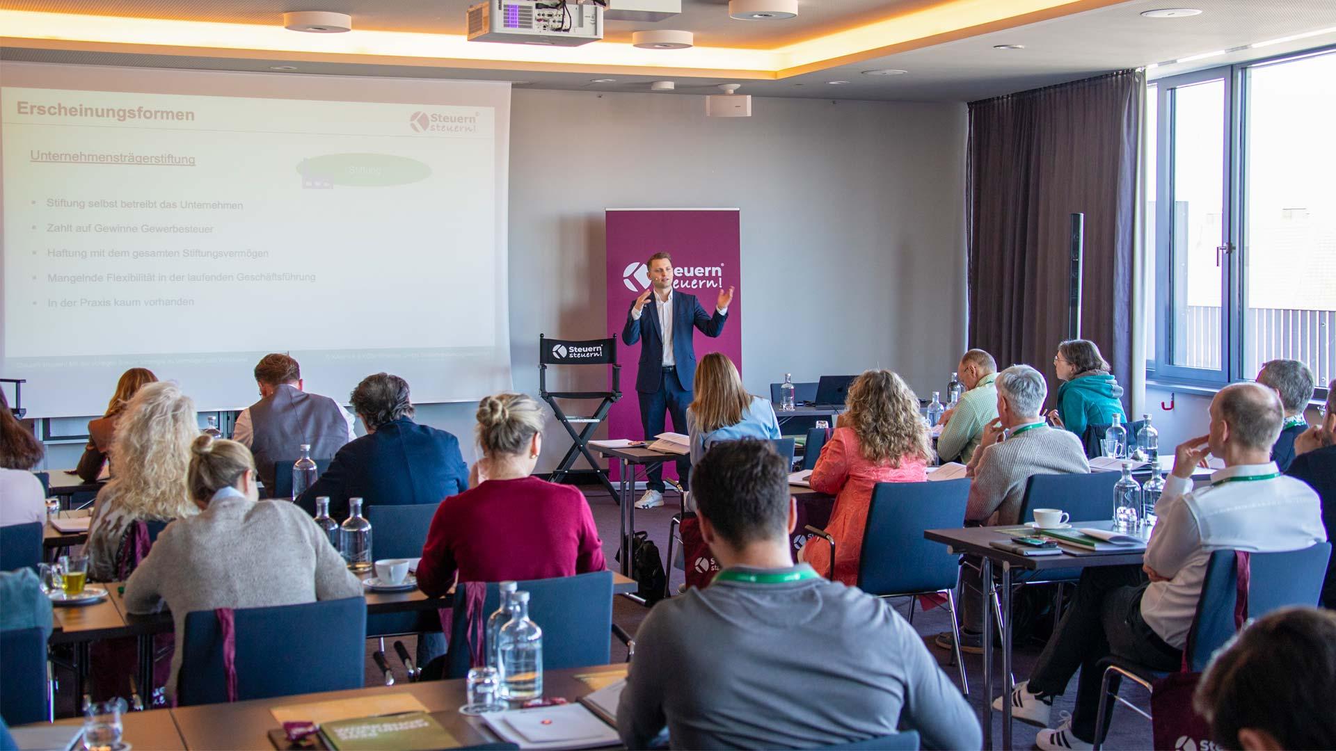 Seminar zur Wegzugsbesteuerung vermeiden: Expertenvortrag zu Exit Tax, Familienstiftung und steuerlicher Strukturplanung für Unternehmer