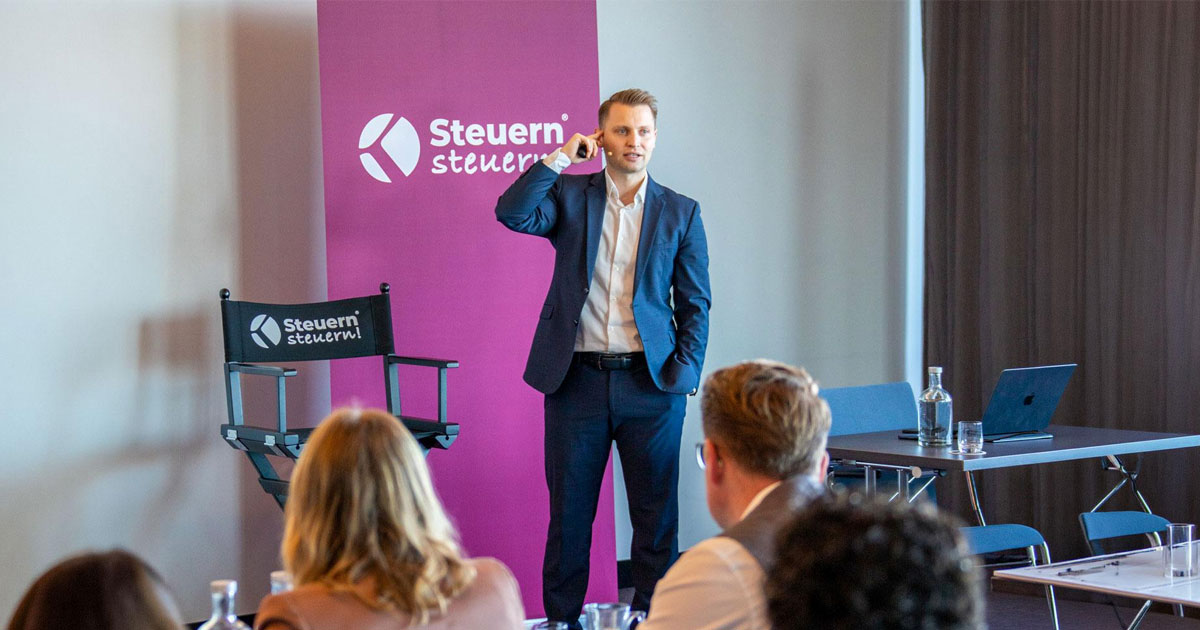 Steuerberater David Kasper während eines Workshops zu Unternehmensstruktur und Rechtsformwechsel