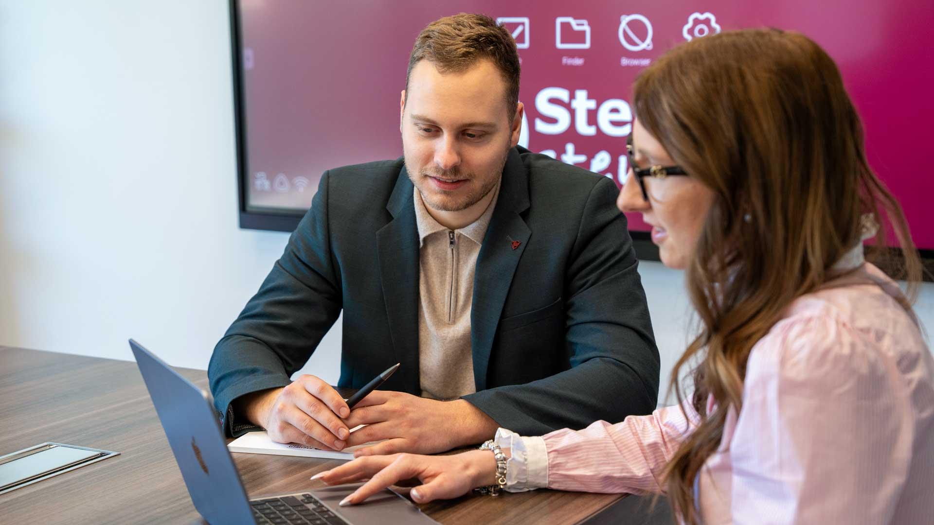 Steuerliche Planung einer Holding-Gründung gemeinsam im Steuern steuern!® Team.