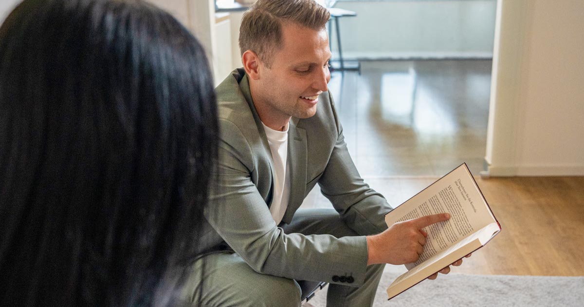Austausch mit dem Steuern steuern® Buch zu Steuerstrategie, Immobilien-GmbH und einer passenden Holding-Struktur.