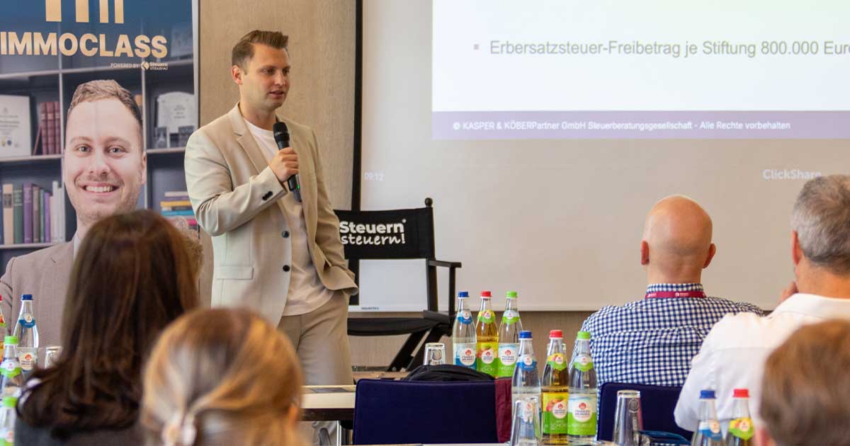 Austausch mit dem Steuern steuern® Buch zu Steuerstrategie, Immobilien-GmbH und einer passenden Holding-Struktur.