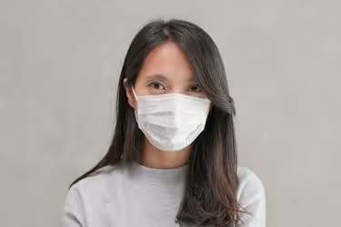 Woman wearing a face mask