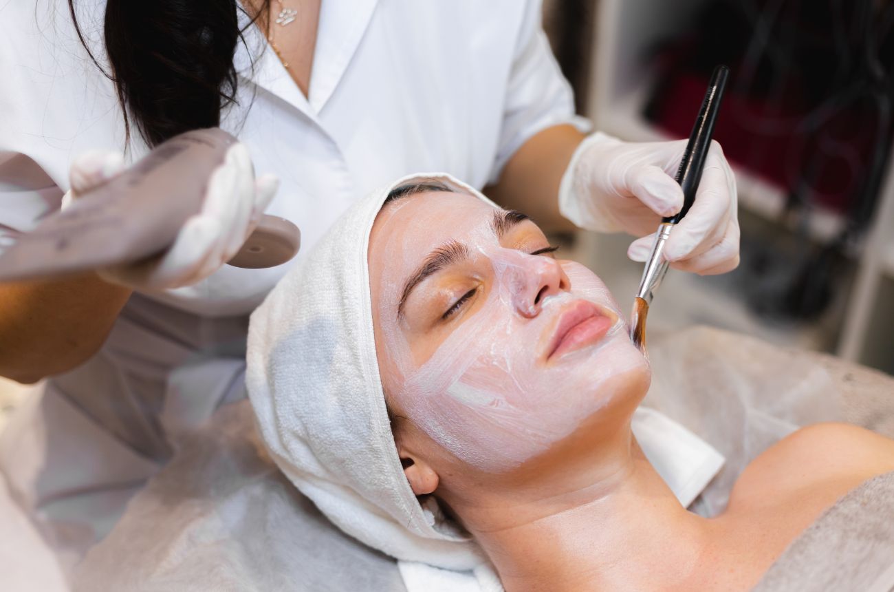Best Day Spas Near Hollywood - Woman getting a facial