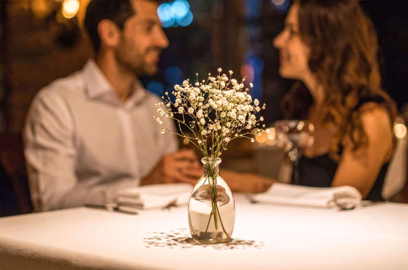 Valentine Day Ideas in Hollywood - Couple having a romantic dinner