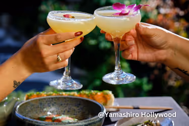 Yamashiro Hollywood - Drinking cocktails