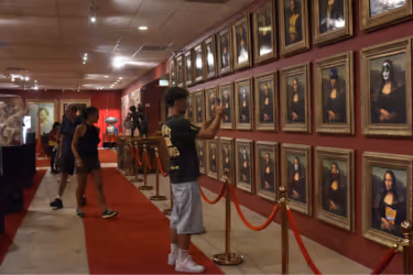 Many Mona Lisa paintings