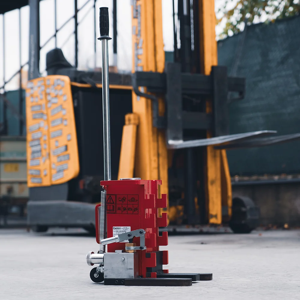 25mm Min-Height Forklift Truck Jack - YAK CANGURO