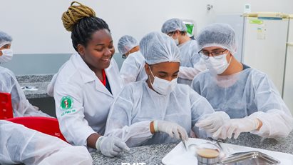 Colégio Skema 10 visita a FMIT