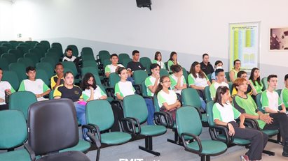 Escola Cívico-Militar de Itajubá realiza visita guiada no campus da FMIT | Afya